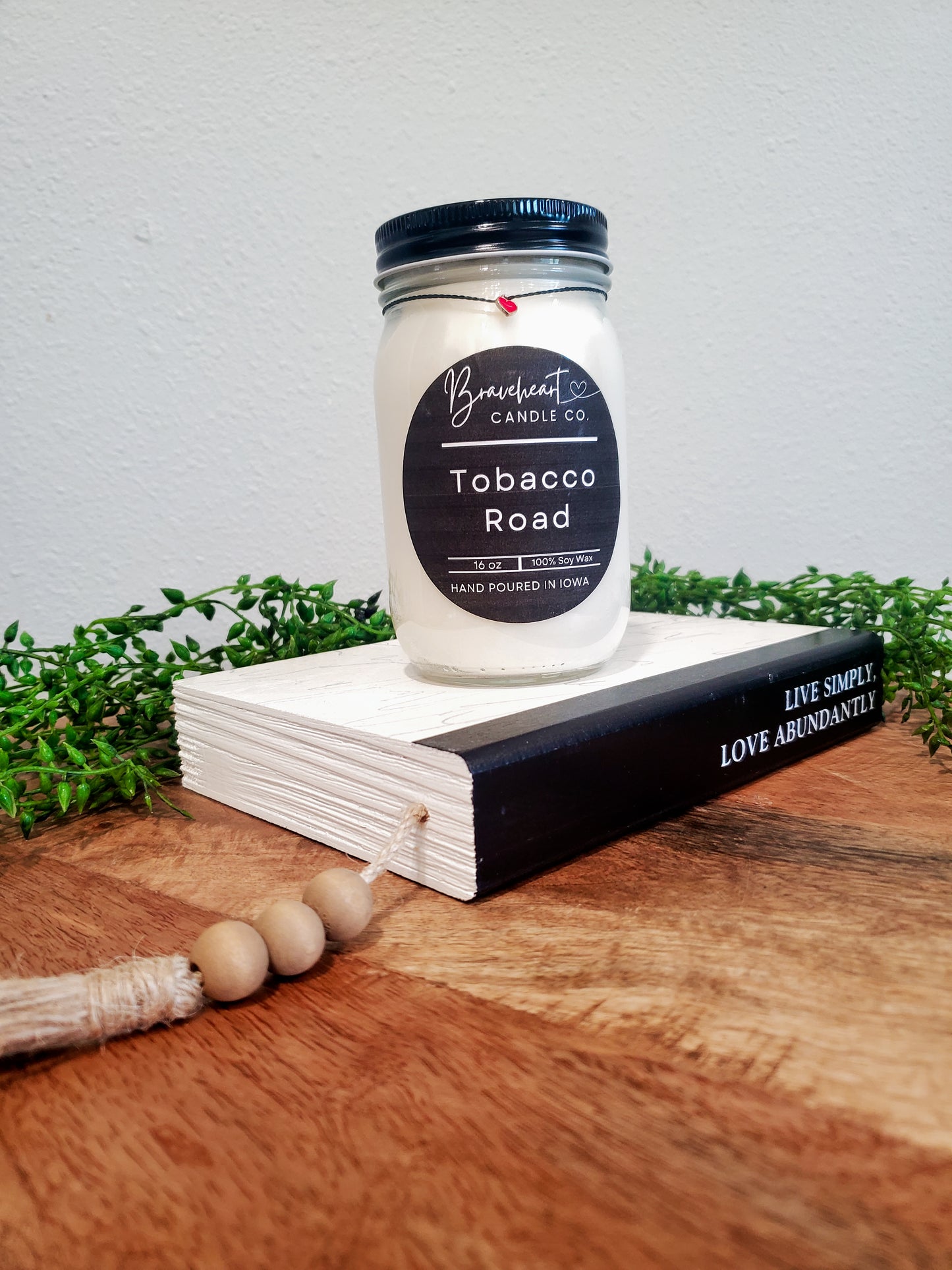 Tobacco Road 16 oz Candle