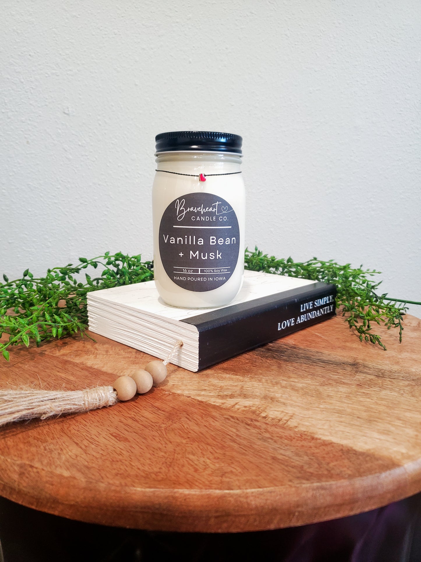 Vanilla Bean + Musk 16 oz Candle